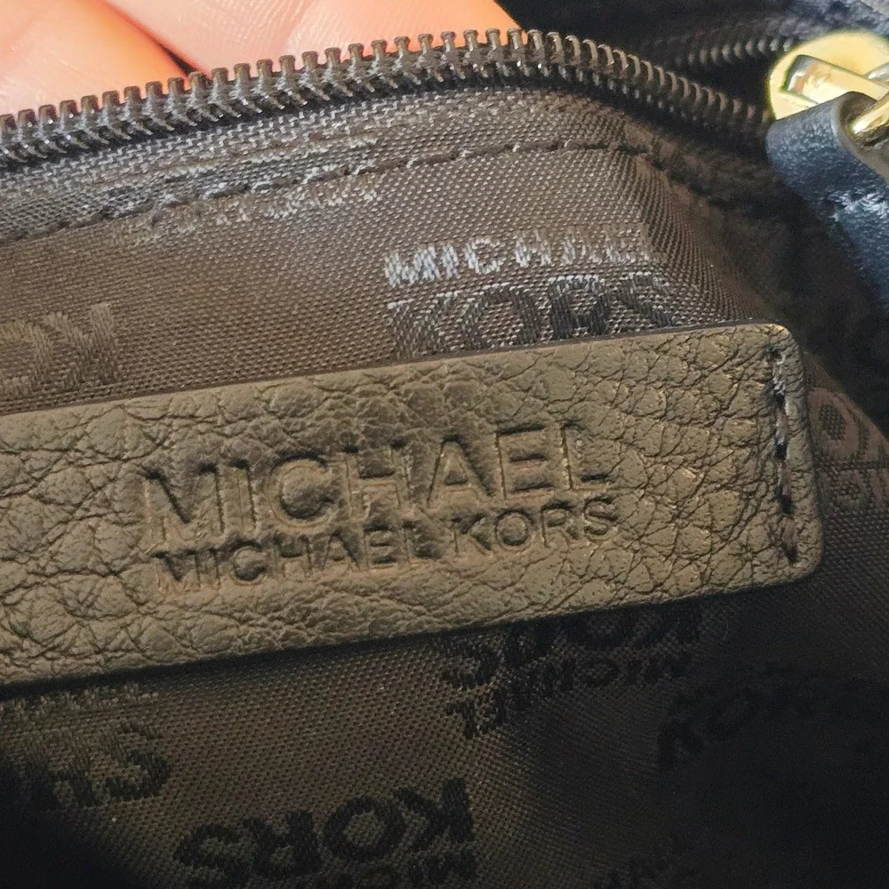 Michael Kors Fulton Black Pebbled Leather Crossbody Bag Gold‎ Logo Purse